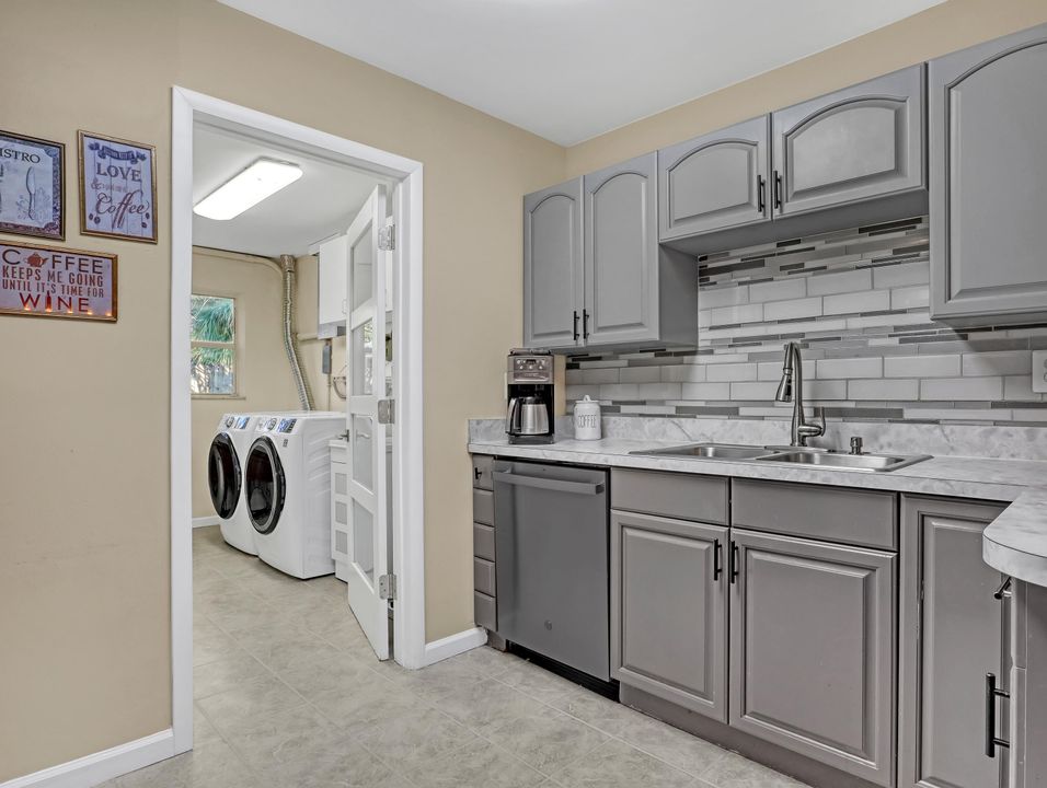 Под контрактом: $499,000 (3 спален, 2 ванн, 1672 Квадратных фут)