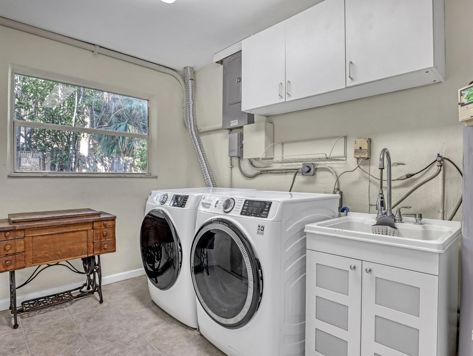 Под контрактом: $499,000 (3 спален, 2 ванн, 1672 Квадратных фут)