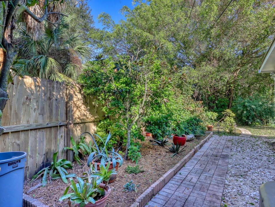 Под контрактом: $499,000 (3 спален, 2 ванн, 1672 Квадратных фут)