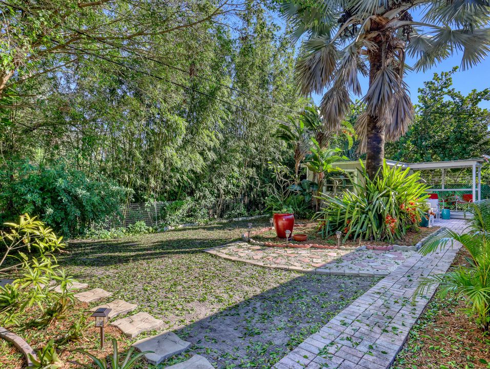 Под контрактом: $499,000 (3 спален, 2 ванн, 1672 Квадратных фут)