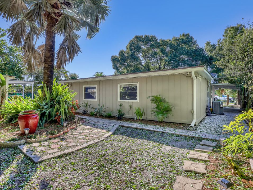 Под контрактом: $499,000 (3 спален, 2 ванн, 1672 Квадратных фут)