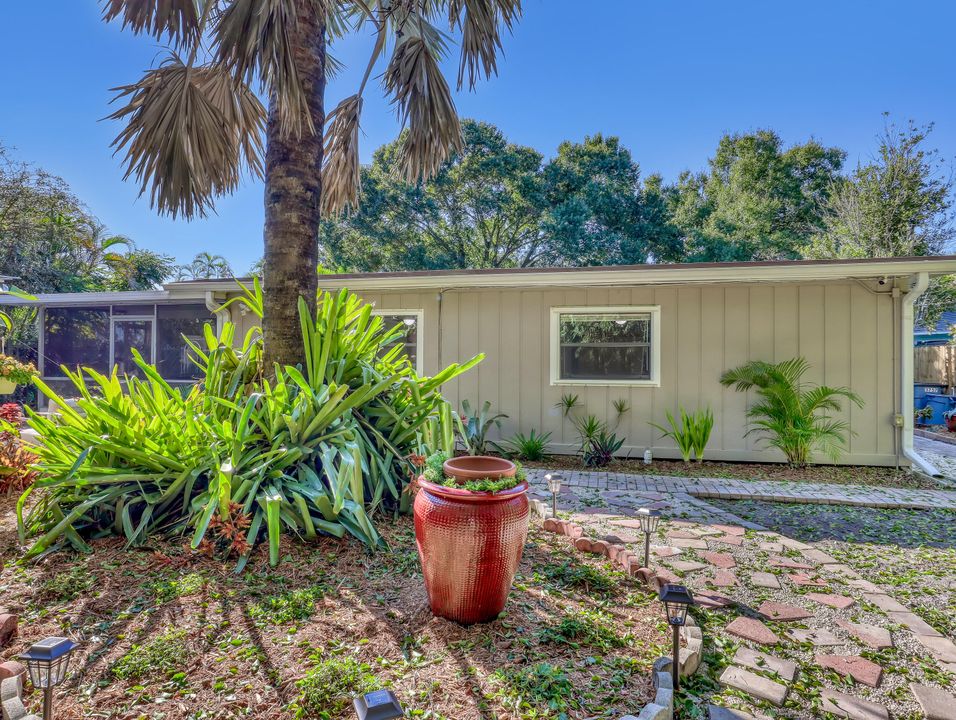 Под контрактом: $499,000 (3 спален, 2 ванн, 1672 Квадратных фут)