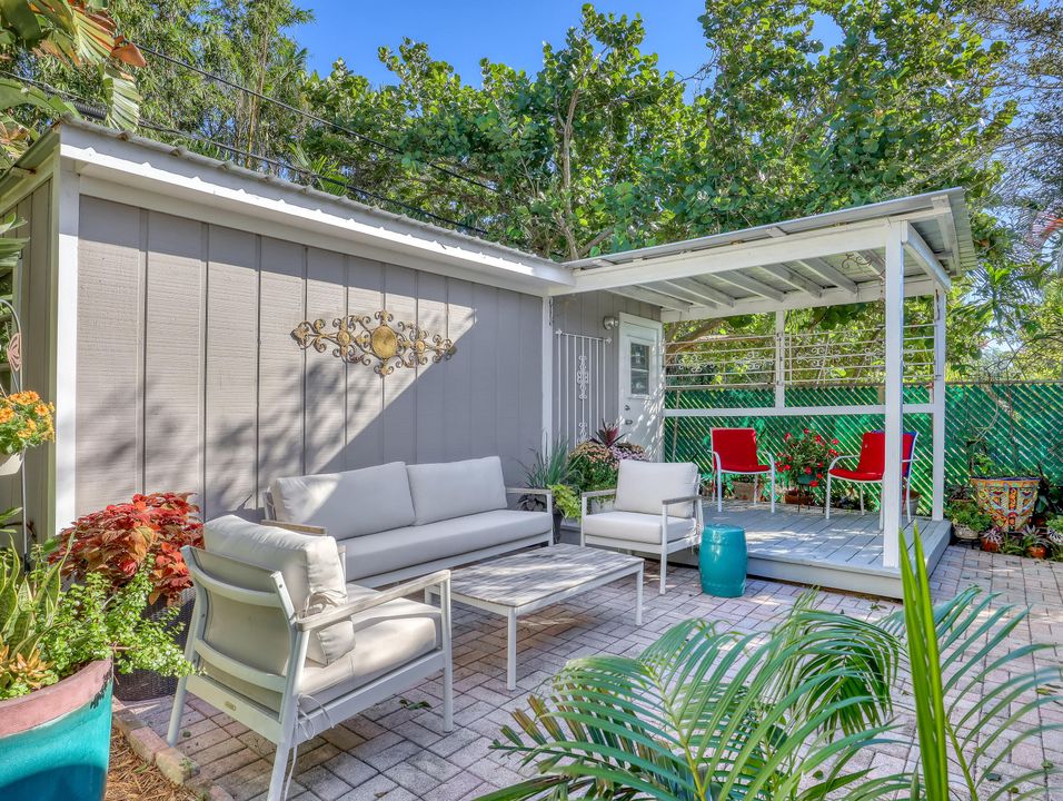 Под контрактом: $499,000 (3 спален, 2 ванн, 1672 Квадратных фут)