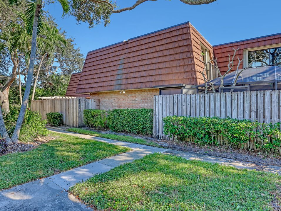 For Sale: $445,000 (2 beds, 2 baths, 1596 Square Feet)