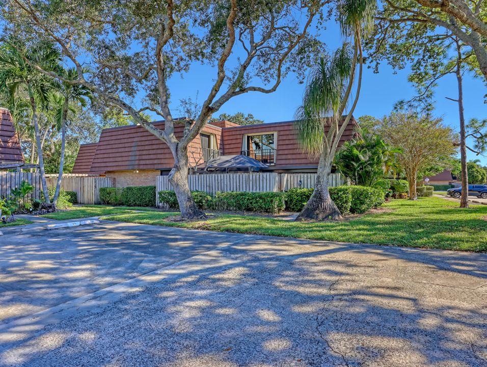 For Sale: $445,000 (2 beds, 2 baths, 1596 Square Feet)