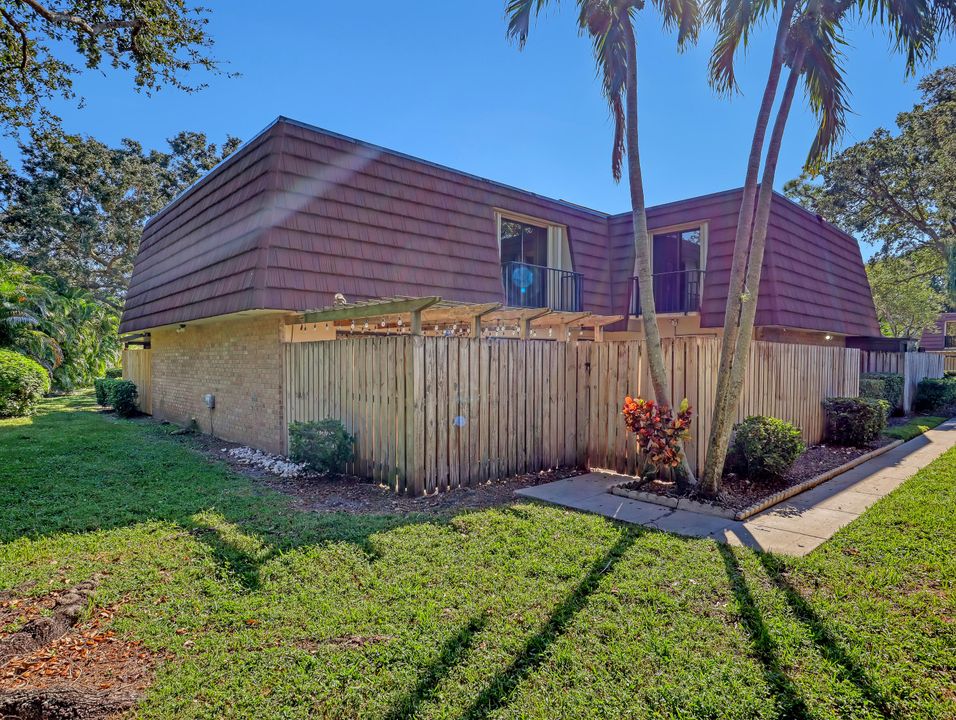 For Sale: $445,000 (2 beds, 2 baths, 1596 Square Feet)