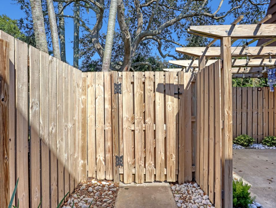 For Sale: $445,000 (2 beds, 2 baths, 1596 Square Feet)