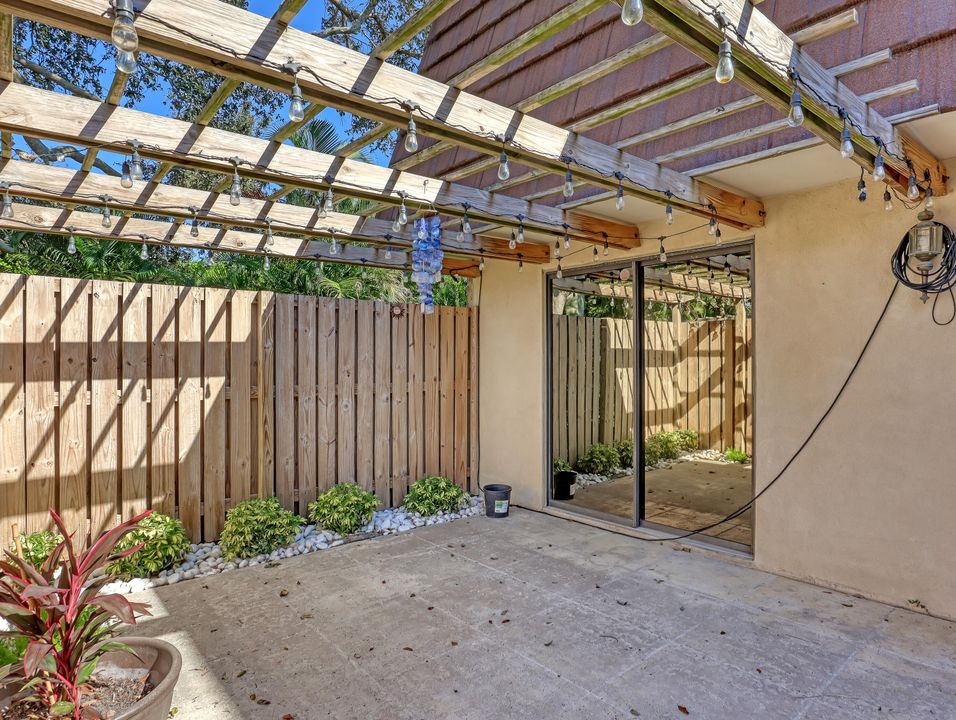 For Sale: $445,000 (2 beds, 2 baths, 1596 Square Feet)