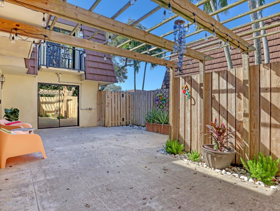 For Sale: $445,000 (2 beds, 2 baths, 1596 Square Feet)