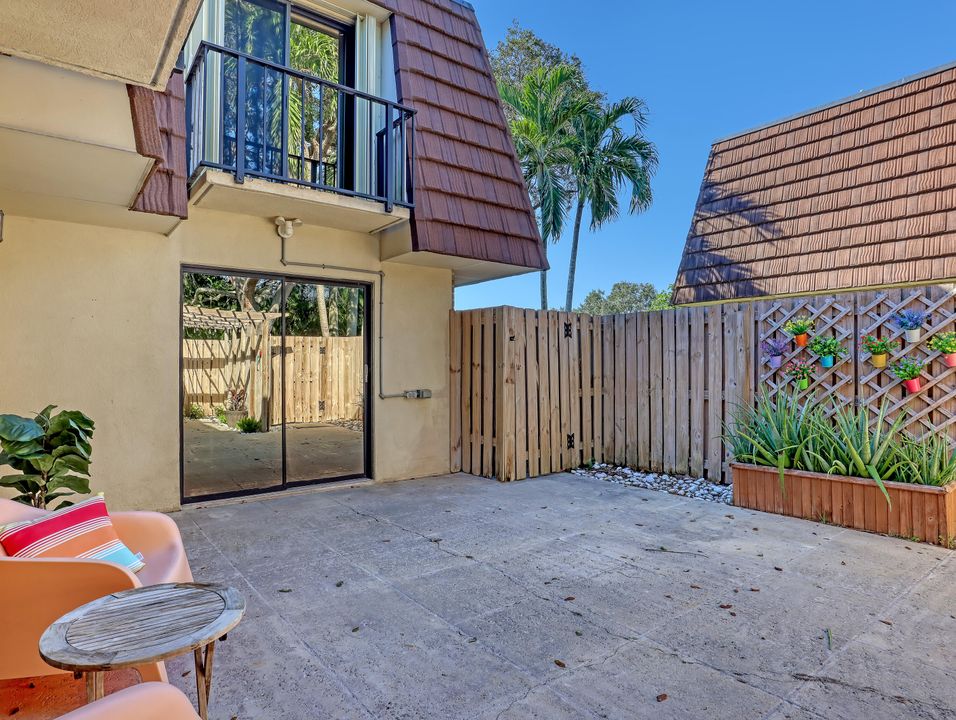 For Sale: $445,000 (2 beds, 2 baths, 1596 Square Feet)