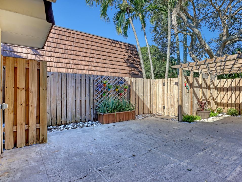 For Sale: $445,000 (2 beds, 2 baths, 1596 Square Feet)