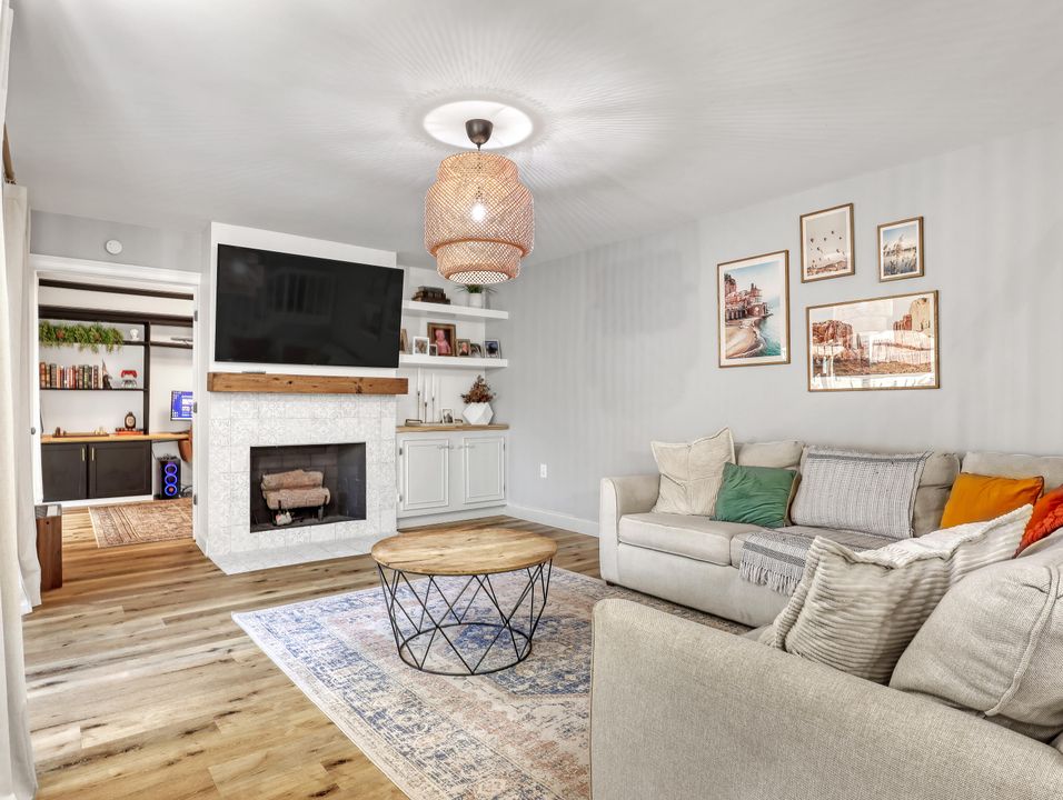 For Sale: $445,000 (2 beds, 2 baths, 1596 Square Feet)