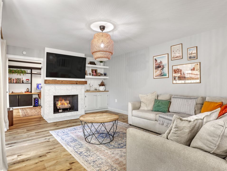 For Sale: $445,000 (2 beds, 2 baths, 1596 Square Feet)