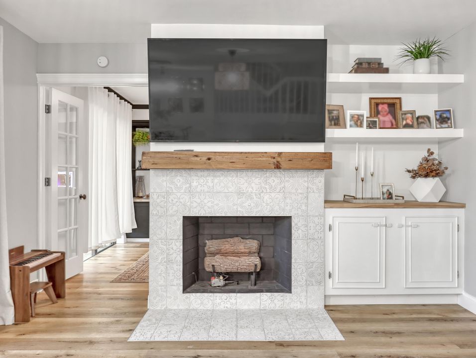 For Sale: $445,000 (2 beds, 2 baths, 1596 Square Feet)