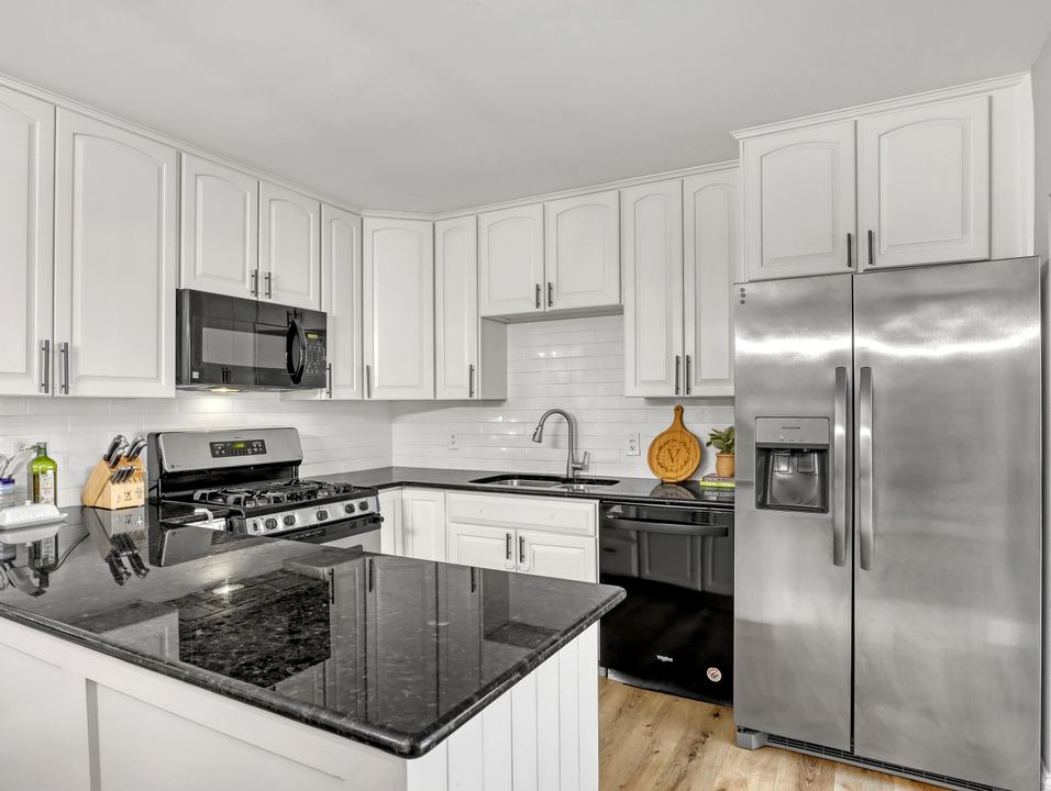 For Sale: $445,000 (2 beds, 2 baths, 1596 Square Feet)