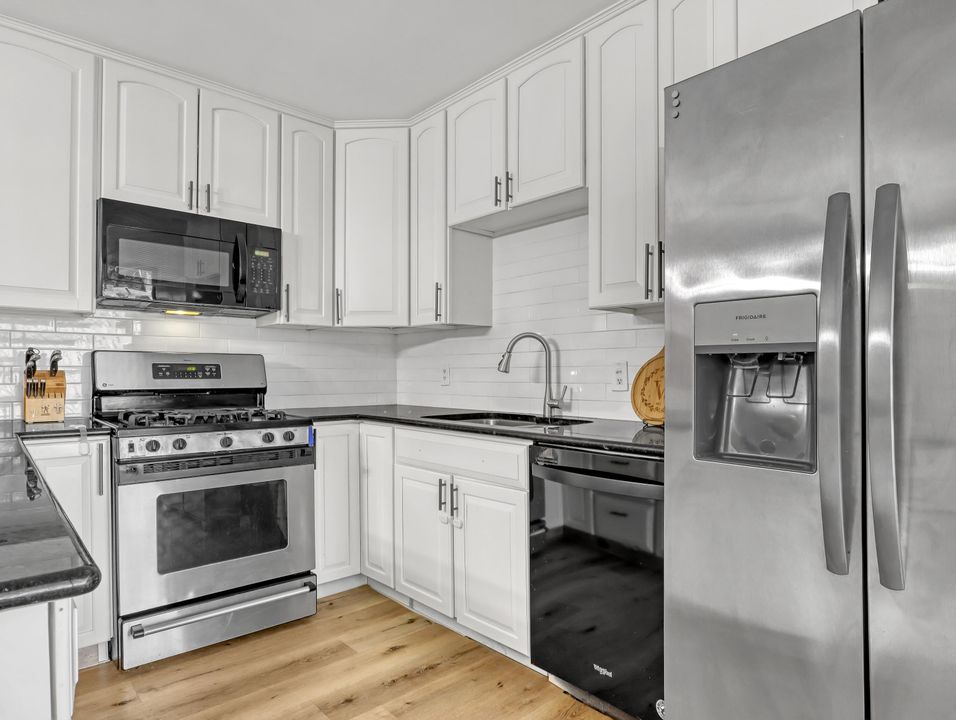 For Sale: $445,000 (2 beds, 2 baths, 1596 Square Feet)