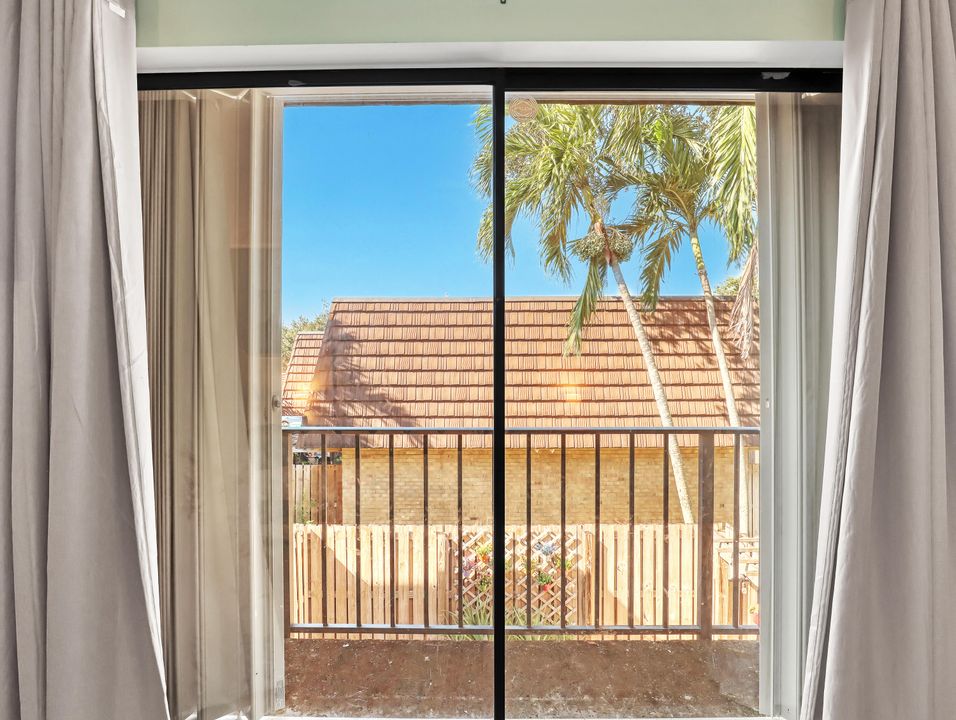 For Sale: $445,000 (2 beds, 2 baths, 1596 Square Feet)