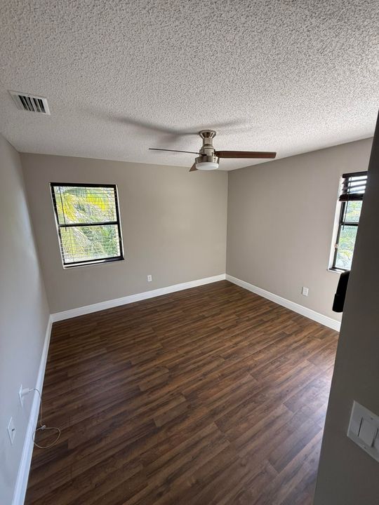 Activo con contrato: $699,000 (4 camas, 2 baños, 2246 Pies cuadrados)