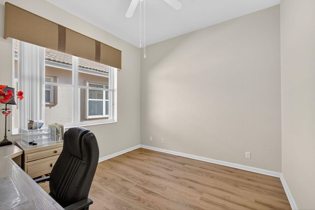 合同活跃: $597,000 (3 贝兹, 3 浴室, 2549 平方英尺)