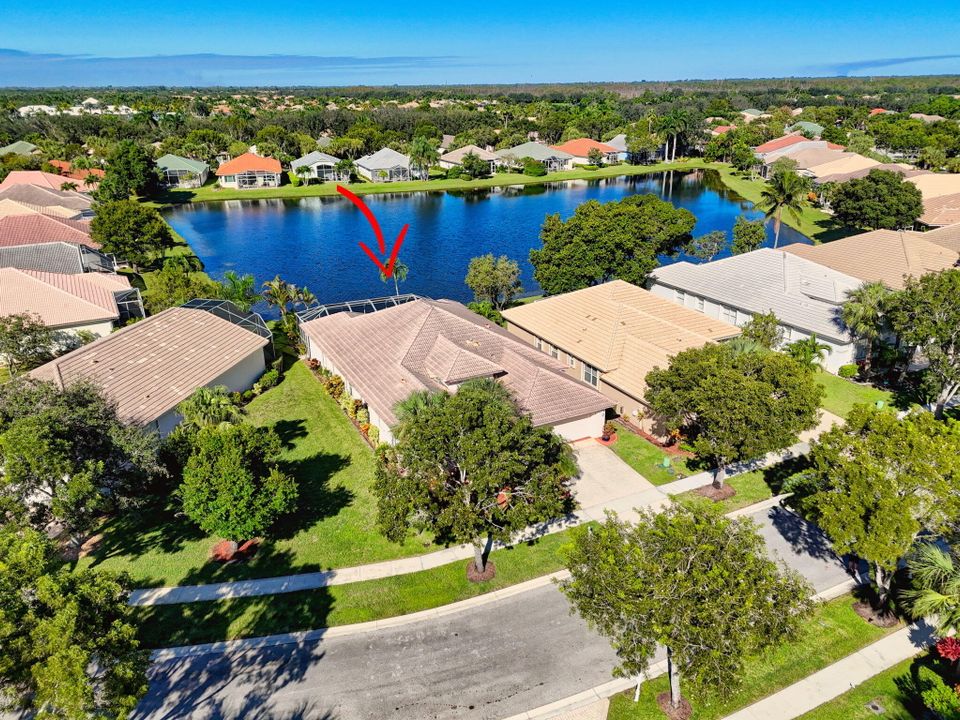 合同活跃: $597,000 (3 贝兹, 3 浴室, 2549 平方英尺)