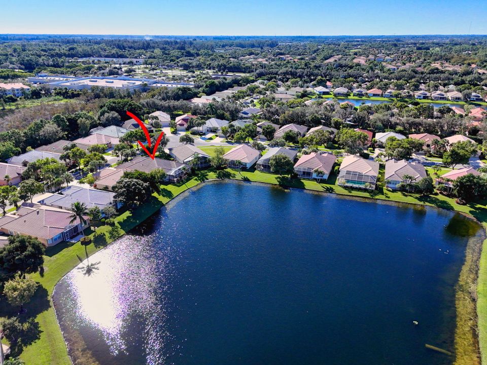 合同活跃: $597,000 (3 贝兹, 3 浴室, 2549 平方英尺)