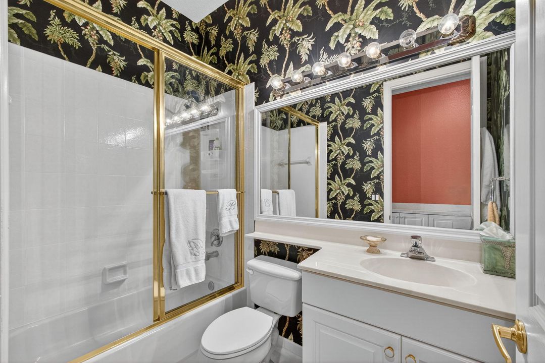 合同活跃: $597,000 (3 贝兹, 3 浴室, 2549 平方英尺)