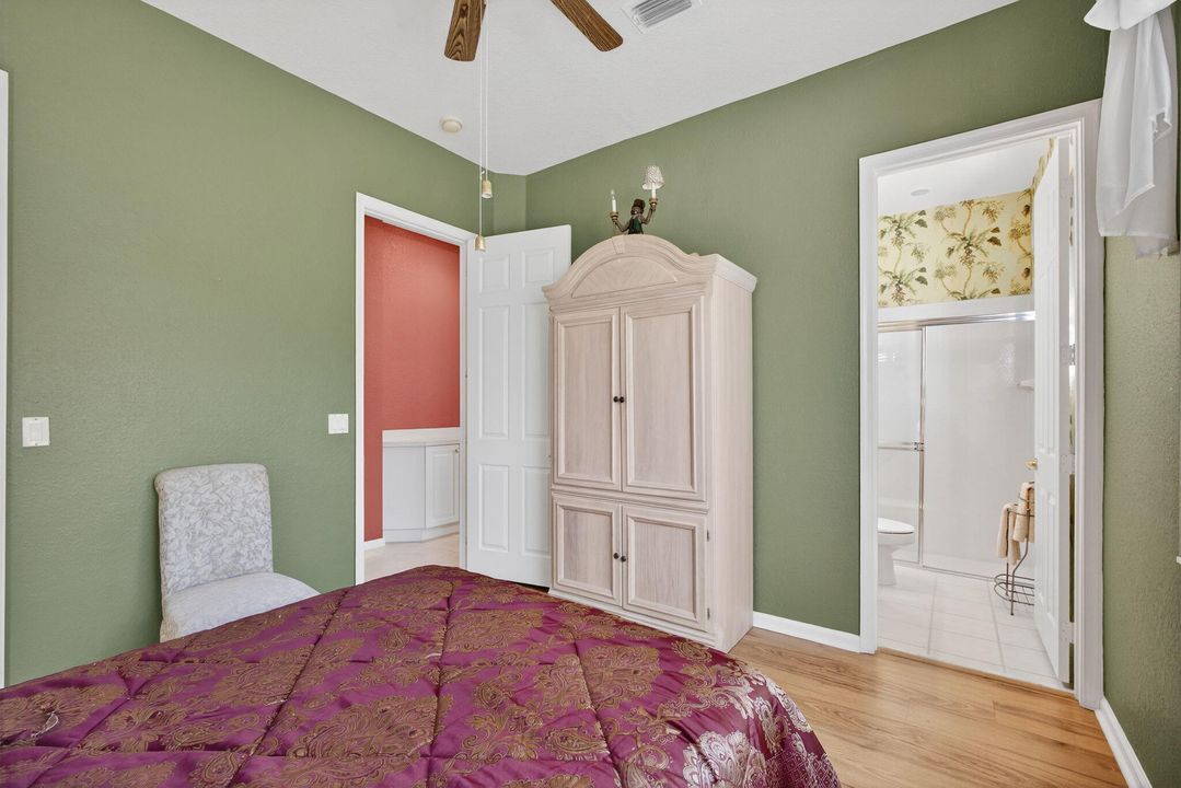 合同活跃: $597,000 (3 贝兹, 3 浴室, 2549 平方英尺)