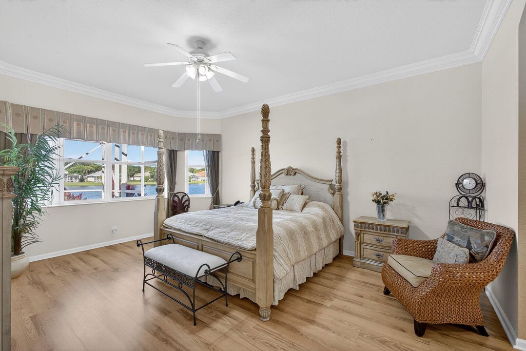 合同活跃: $597,000 (3 贝兹, 3 浴室, 2549 平方英尺)