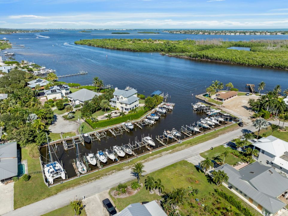 Activo con contrato: $558,000 (4 camas, 3 baños, 1669 Pies cuadrados)