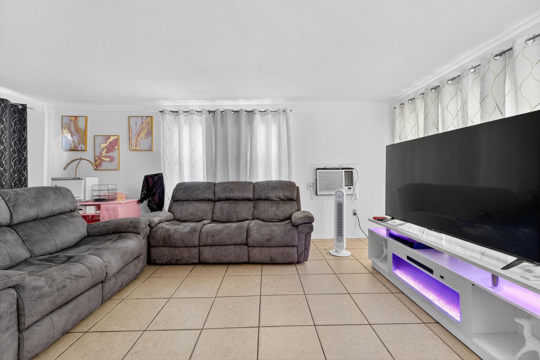 En Venta: $239,000 (3 camas, 1 baños, 1113 Pies cuadrados)