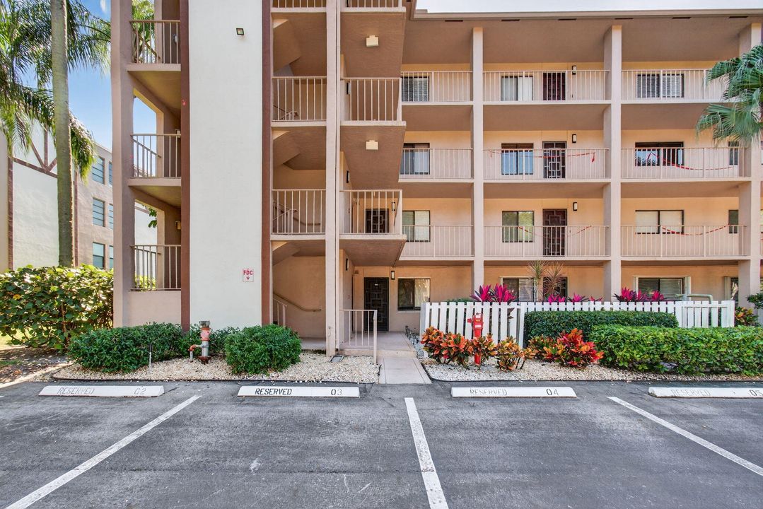 For Rent: $2,000 (2 beds, 2 baths, 1220 Square Feet)