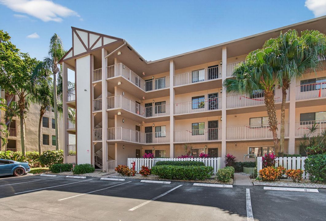 For Rent: $2,000 (2 beds, 2 baths, 1220 Square Feet)