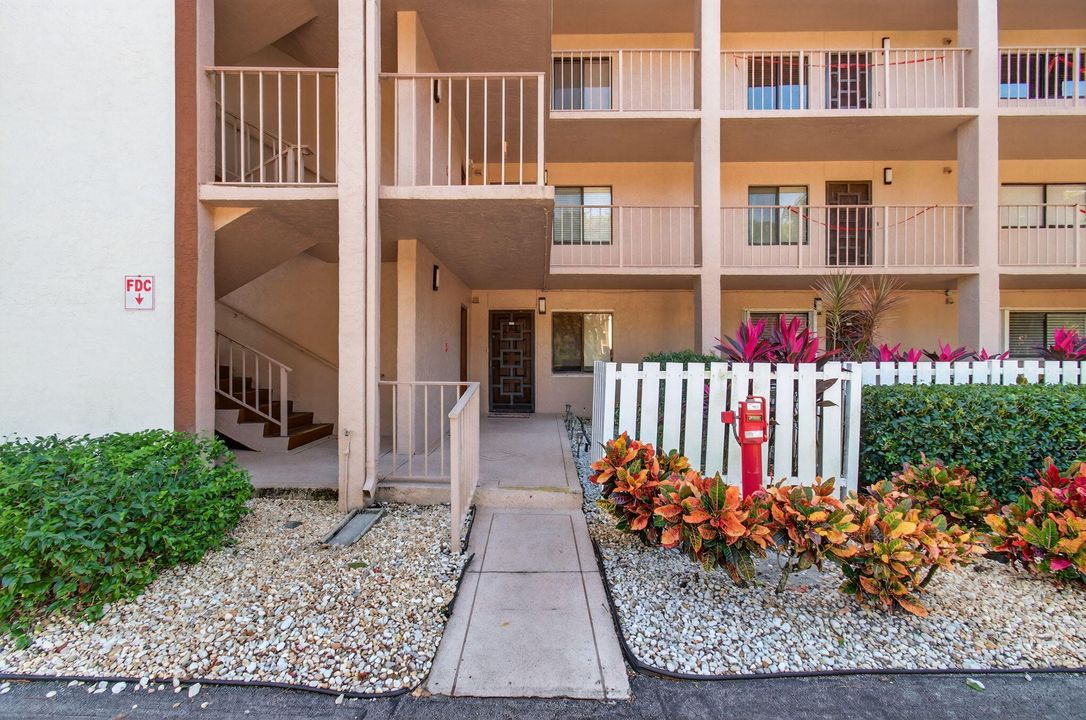 For Rent: $2,000 (2 beds, 2 baths, 1220 Square Feet)