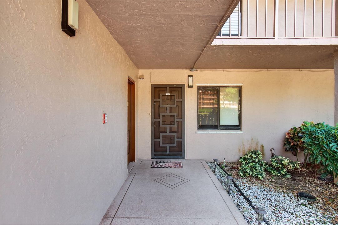 For Rent: $2,000 (2 beds, 2 baths, 1220 Square Feet)