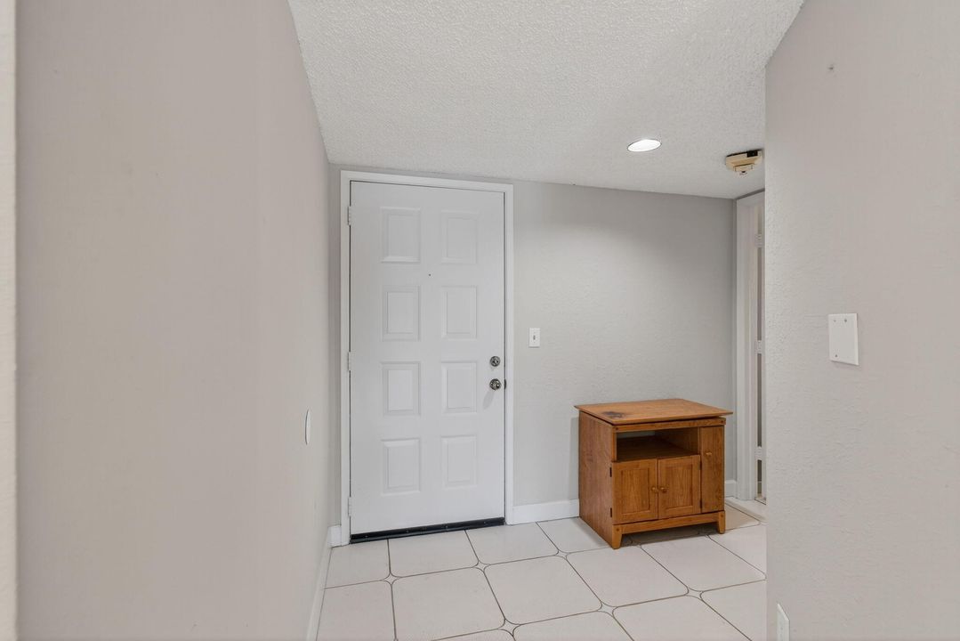 For Rent: $2,000 (2 beds, 2 baths, 1220 Square Feet)