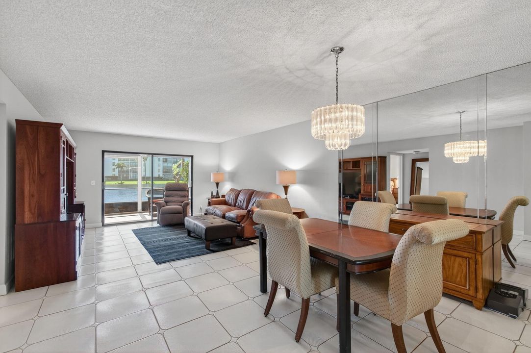 For Rent: $2,000 (2 beds, 2 baths, 1220 Square Feet)