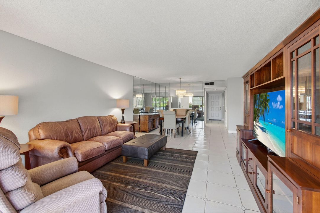 For Rent: $2,000 (2 beds, 2 baths, 1220 Square Feet)