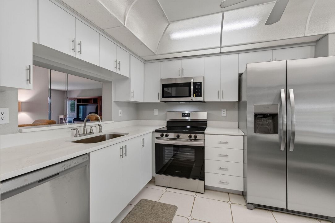 For Rent: $2,000 (2 beds, 2 baths, 1220 Square Feet)