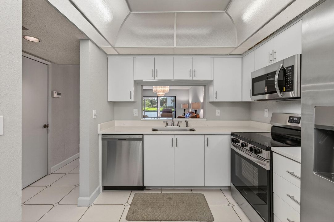 For Rent: $2,000 (2 beds, 2 baths, 1220 Square Feet)