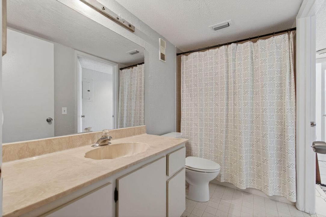 For Rent: $2,000 (2 beds, 2 baths, 1220 Square Feet)