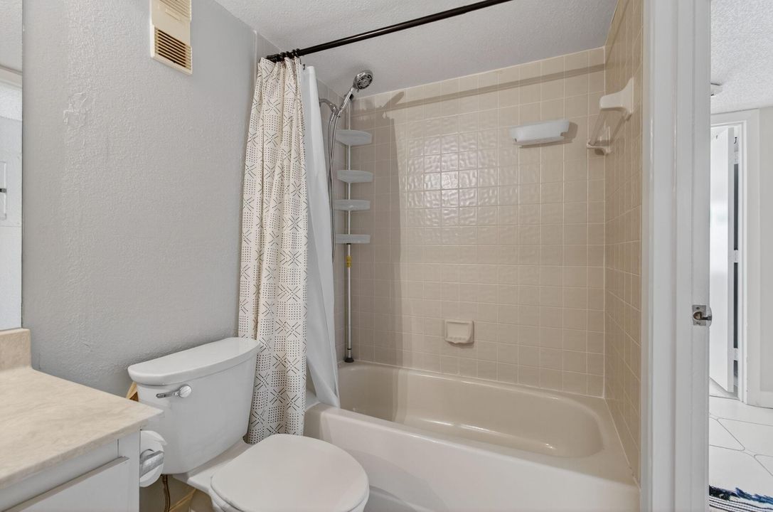 For Rent: $2,000 (2 beds, 2 baths, 1220 Square Feet)