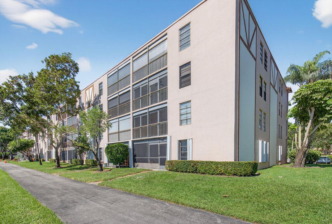 For Rent: $2,000 (2 beds, 2 baths, 1220 Square Feet)