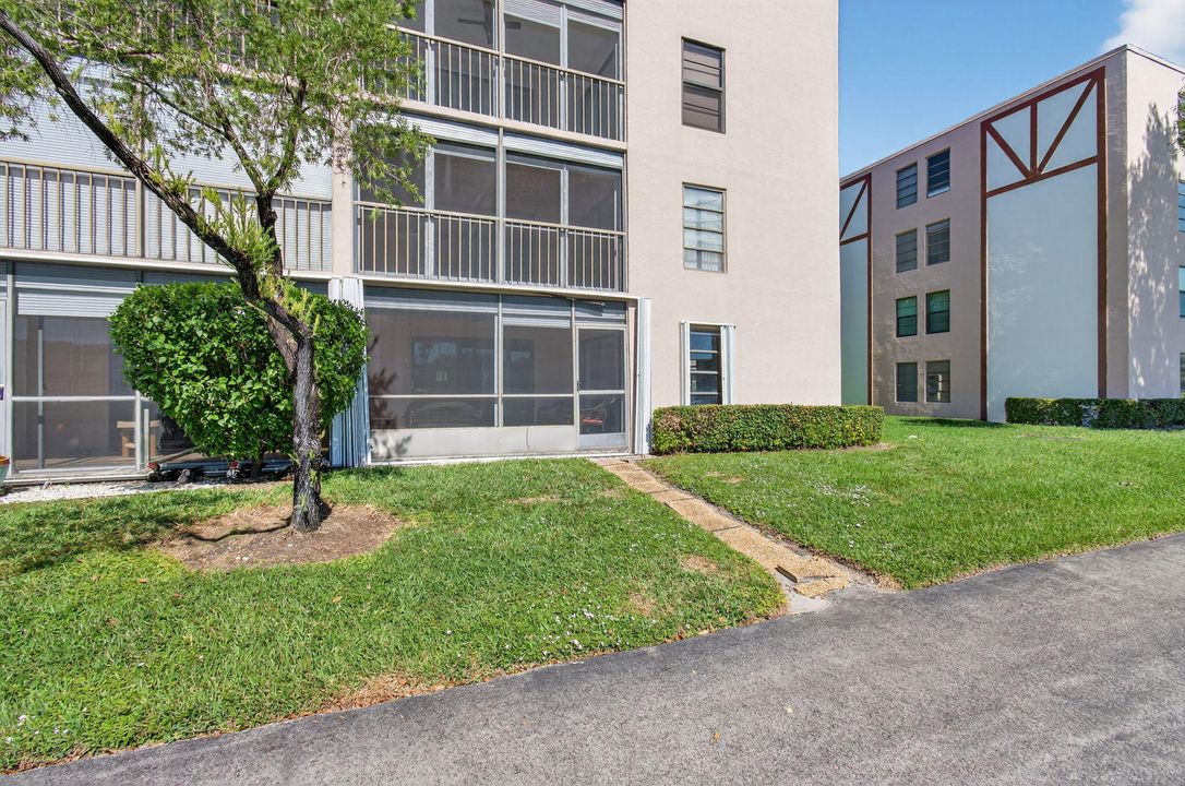 For Rent: $2,000 (2 beds, 2 baths, 1220 Square Feet)