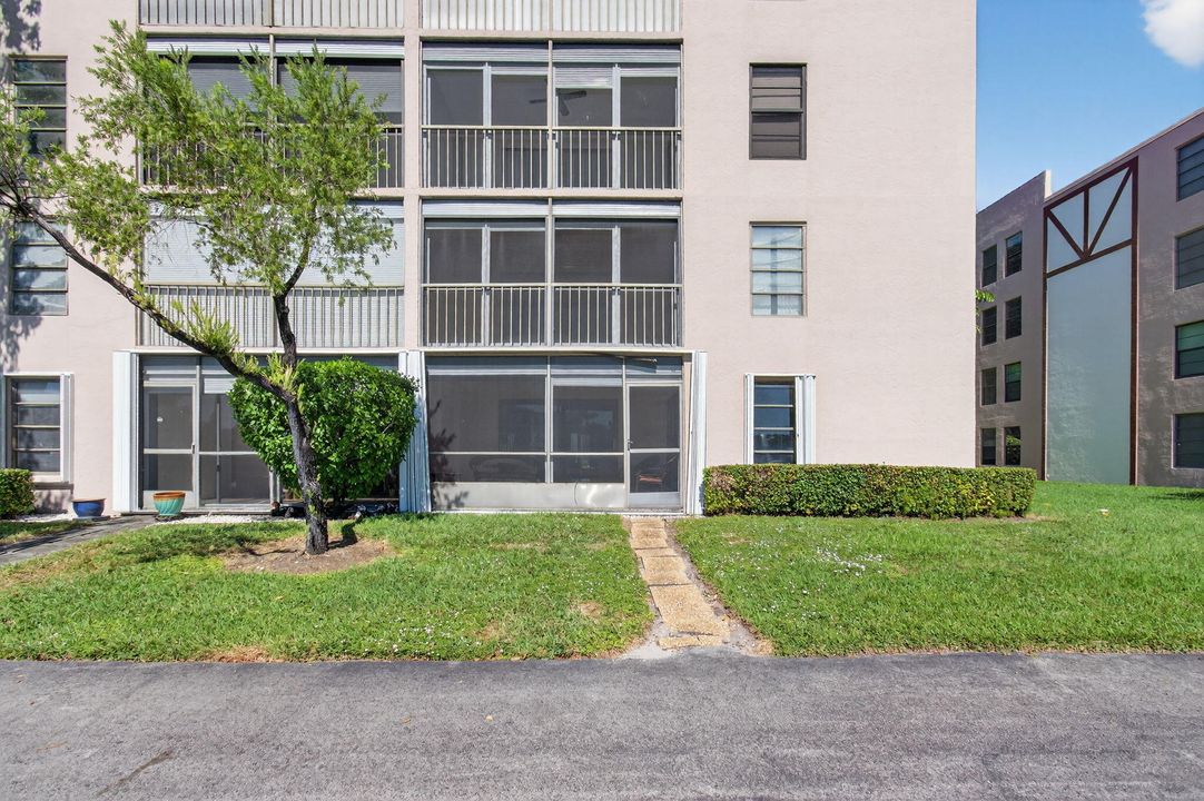 For Rent: $2,000 (2 beds, 2 baths, 1220 Square Feet)