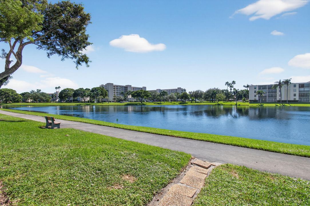 For Rent: $2,000 (2 beds, 2 baths, 1220 Square Feet)