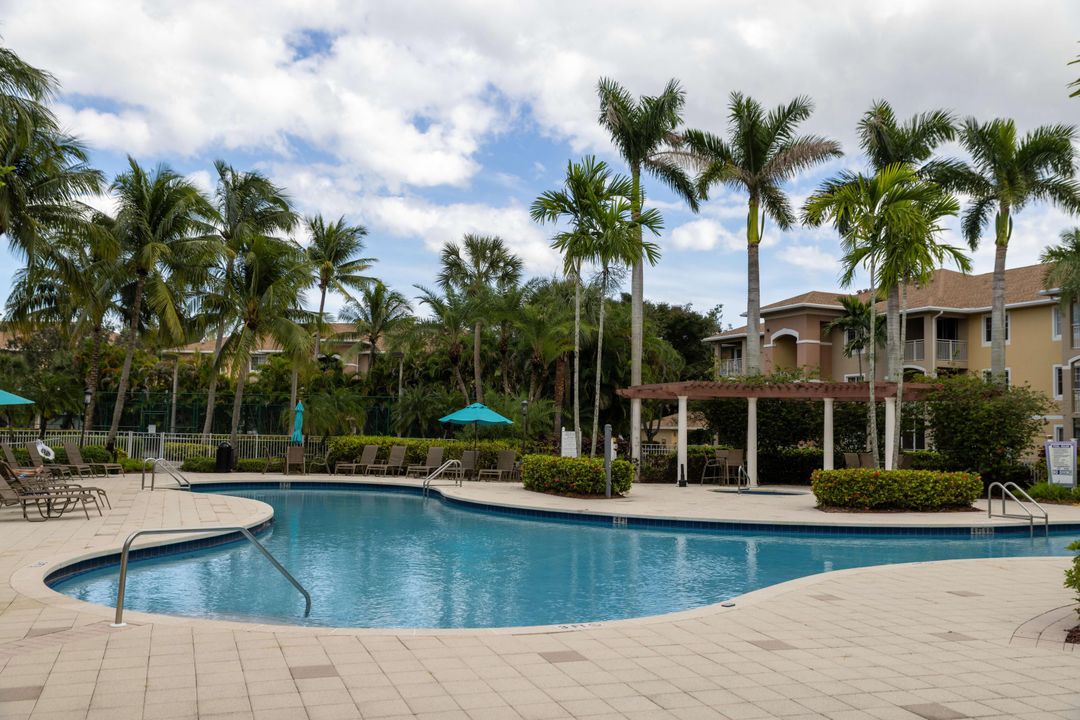 For Rent: $2,100 (2 beds, 2 baths, 1058 Square Feet)