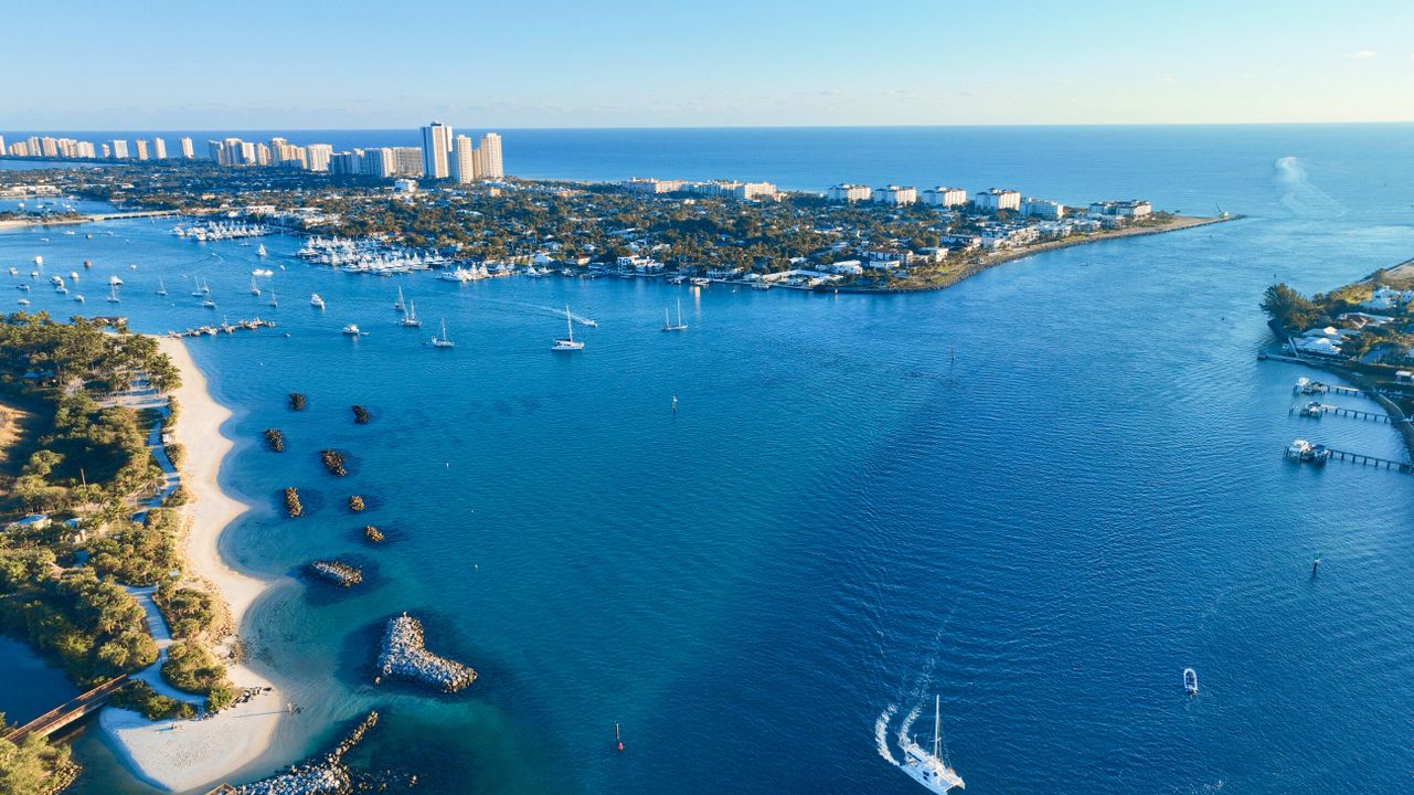 En Venta: $2,800,000 (3 camas, 3 baños, 2605 Pies cuadrados)