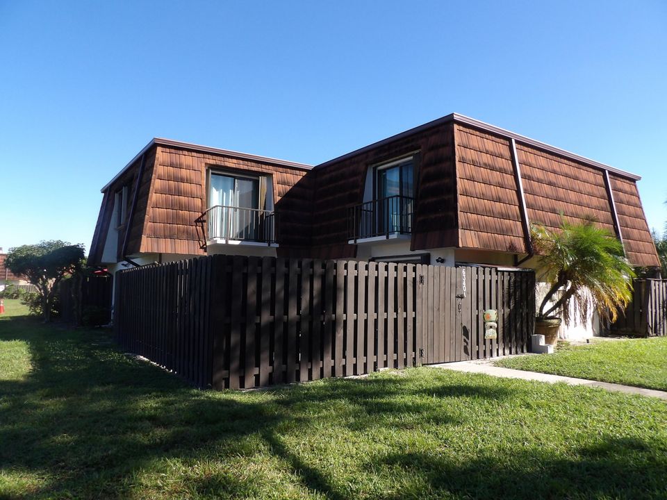 Recently Sold: $278,000 (2 beds, 2 baths, 1252 Square Feet)