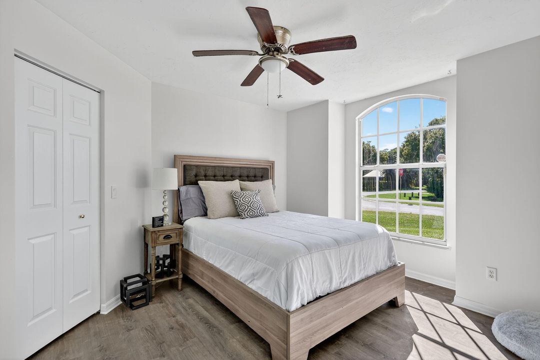 Active With Contract: $289,900 (3 beds, 2 baths, 1355 Square Feet)