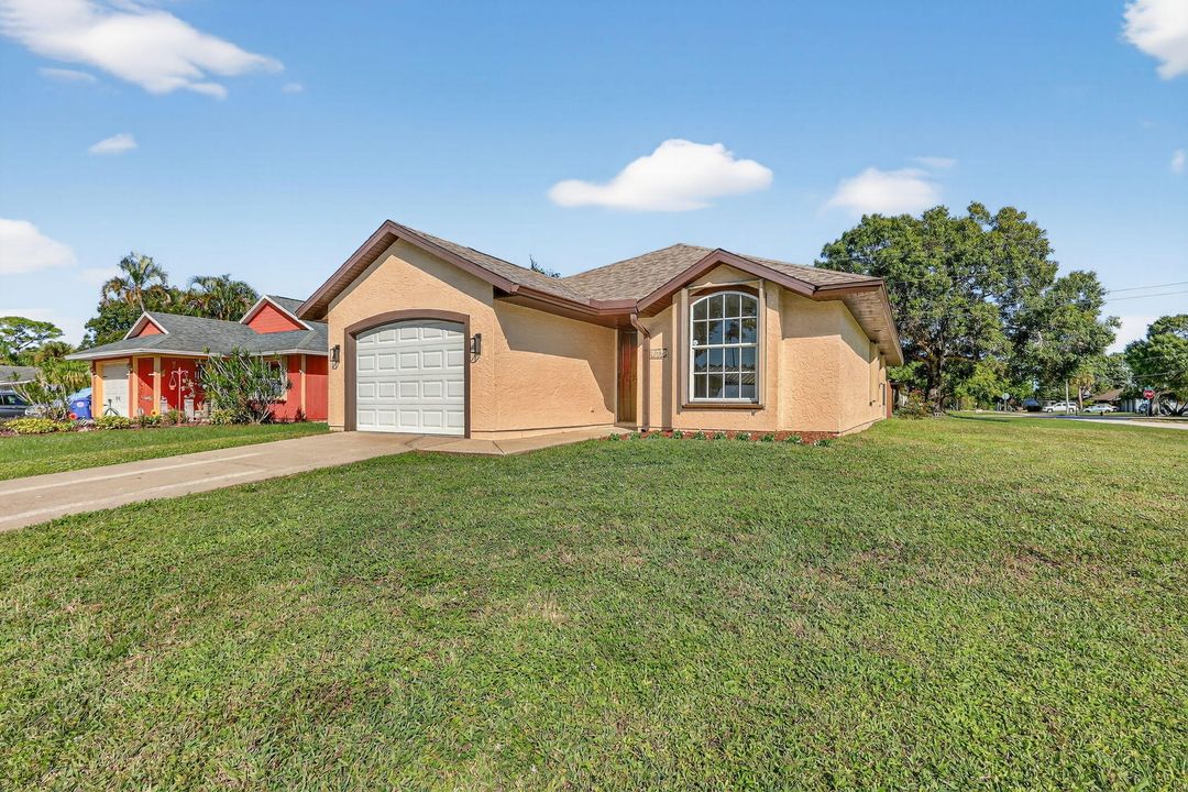 Active With Contract: $289,900 (3 beds, 2 baths, 1355 Square Feet)